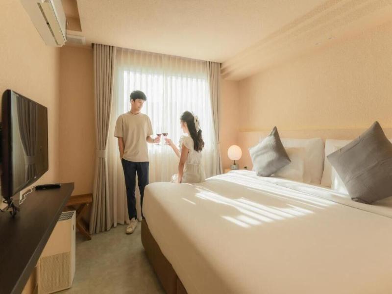 Mai Hotel image