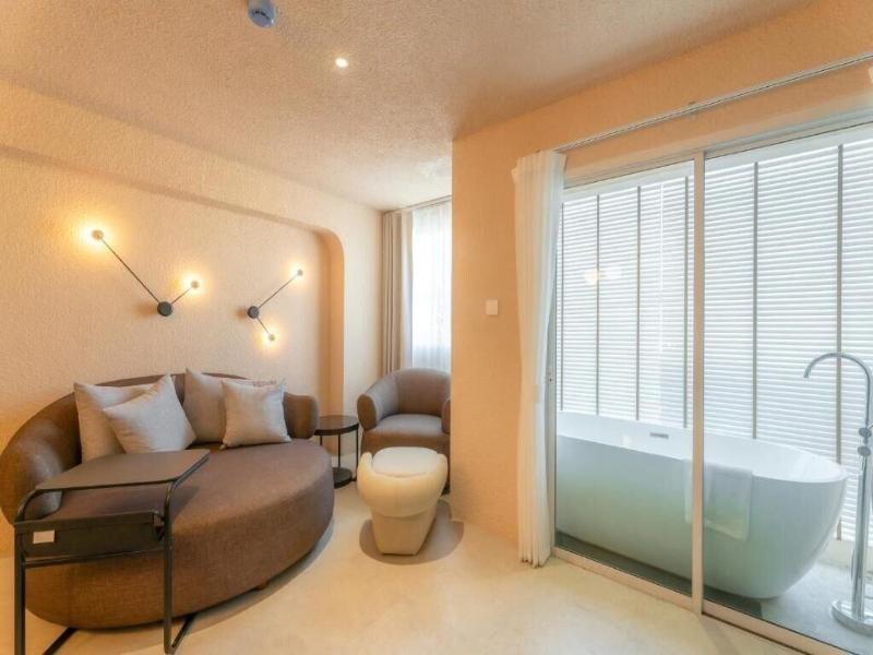 Mai Hotel image
