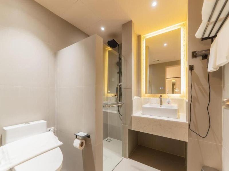 Mai Hotel image