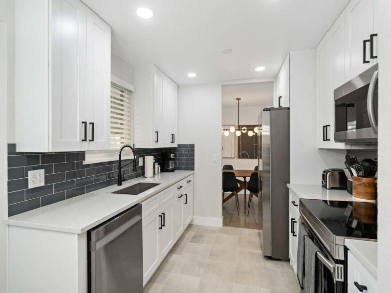 @ Marbella - Modern 4-br Retreat Chef's Kitchen image