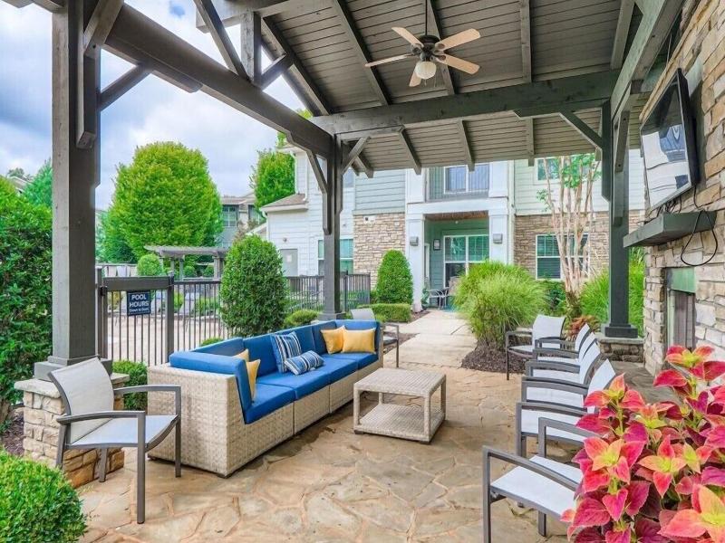 Northlake Apartments By Landing image