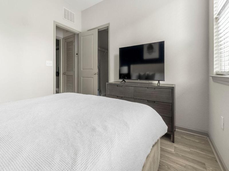 Northlake Apartments By Landing image
