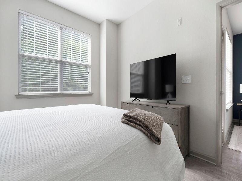 Northlake Apartments By Landing image