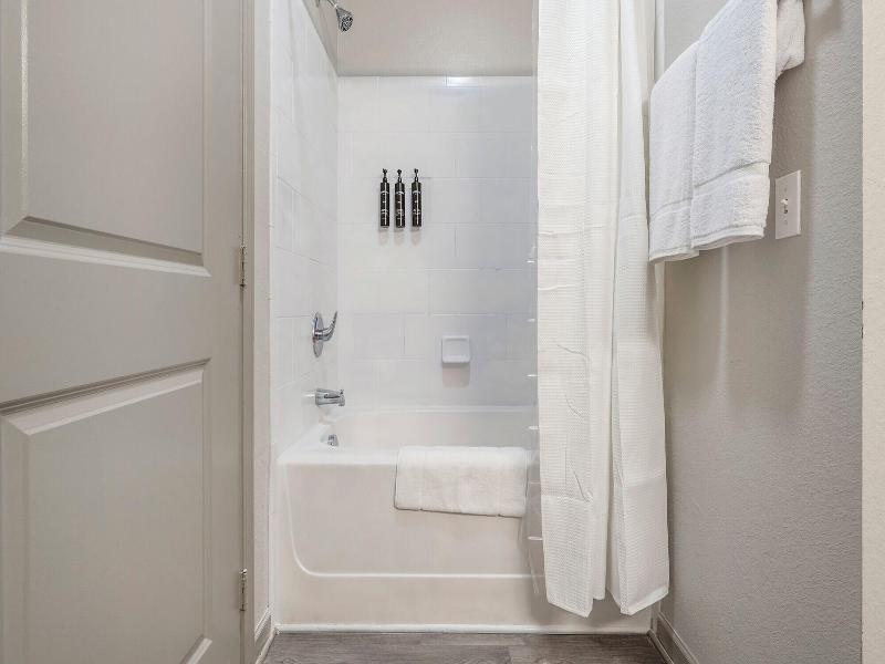 Northlake Apartments By Landing image