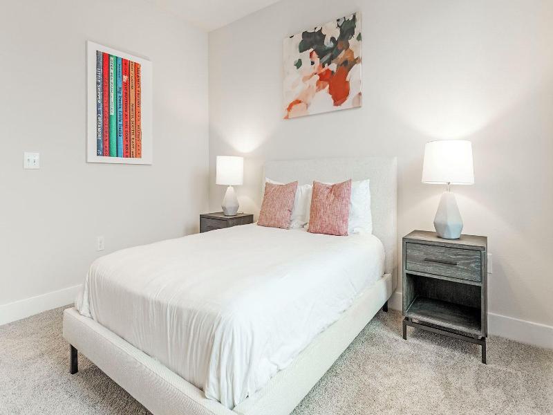 Landing Apartments Near Ut San Antonio image