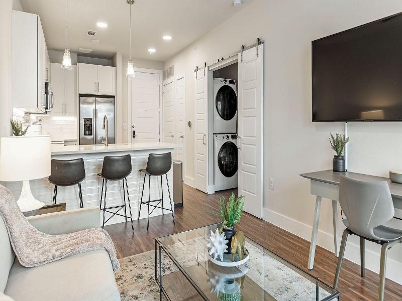 Landing Apartments Near Ut San Antonio image