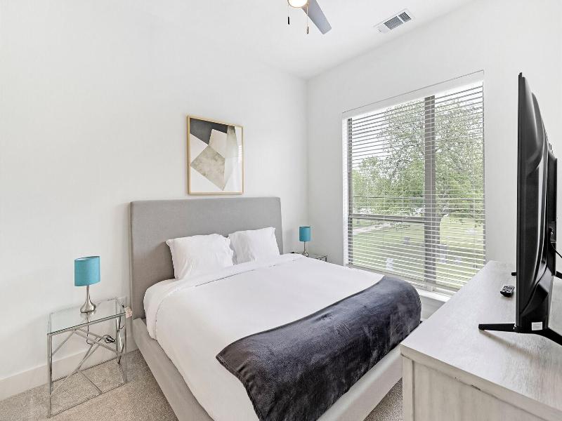 Landing Apartments Denton image