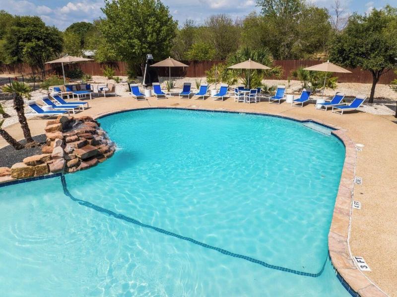 Landing Furnished Apartments Westover Hills image