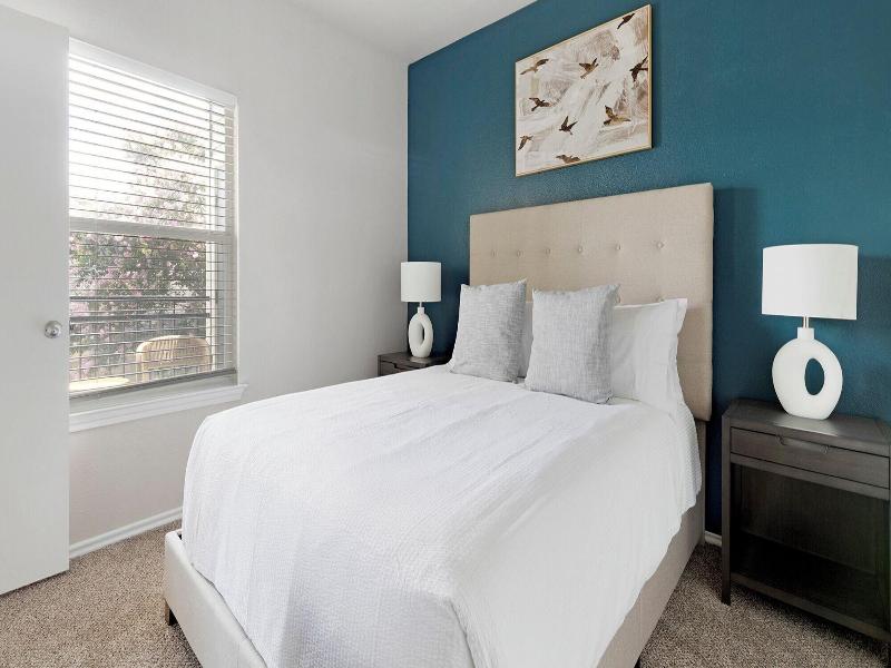 Landing Furnished Apartments Westover Hills image