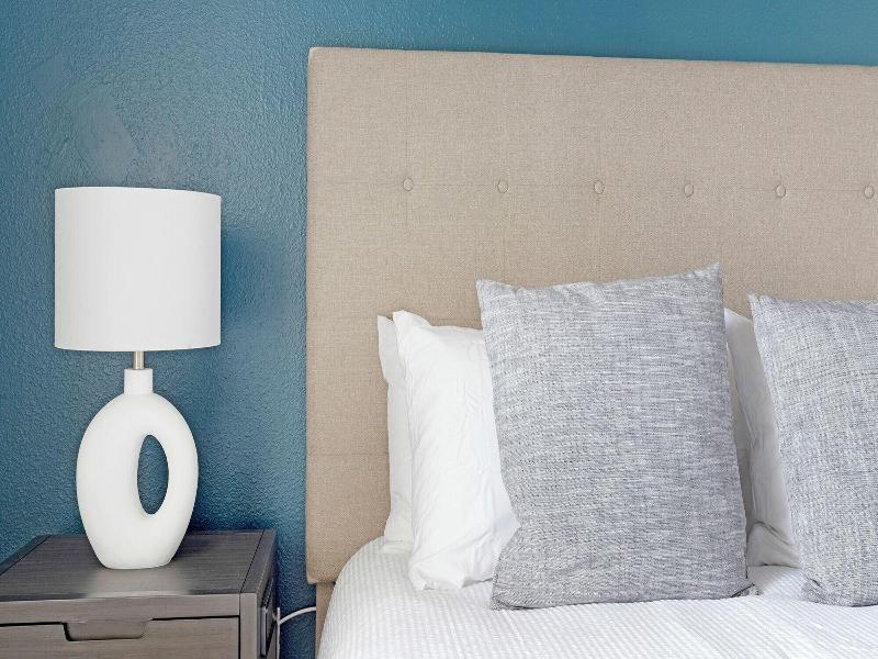 Landing Furnished Apartments Westover Hills image