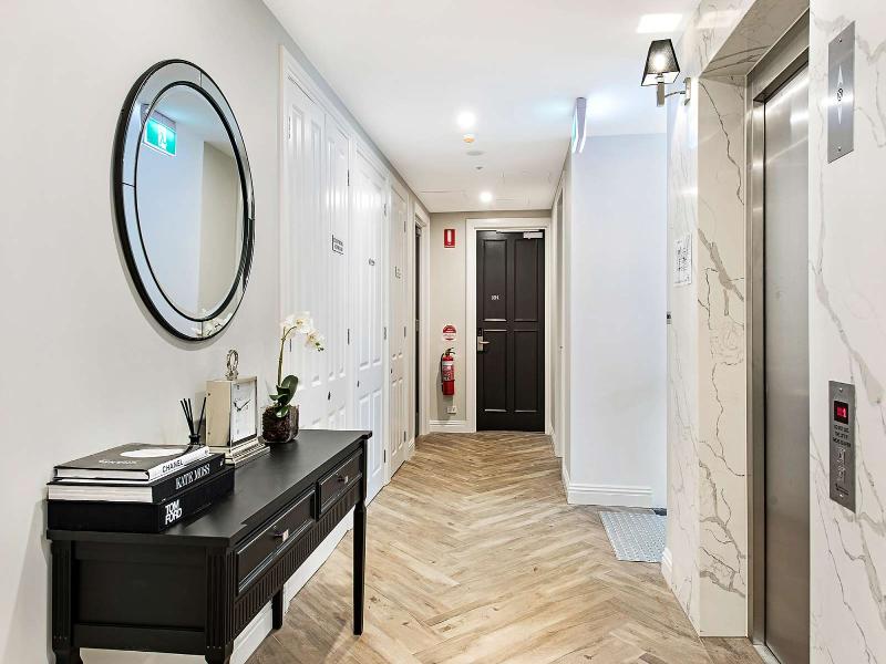 Manhattan Apartments Caulfield North image