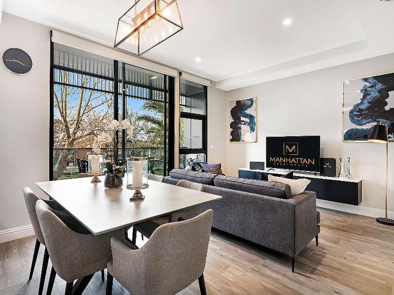Manhattan Apartments Caulfield North image