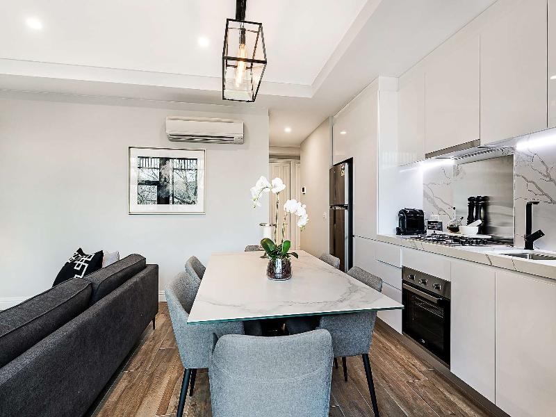 Manhattan Apartments Caulfield North image