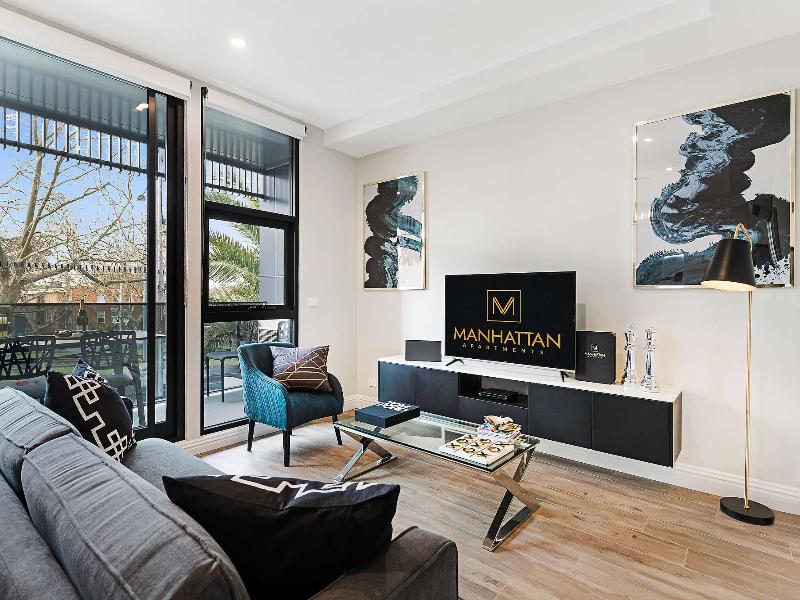 Manhattan Apartments Caulfield North image