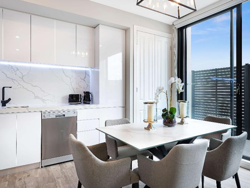 Manhattan Apartments Caulfield North image