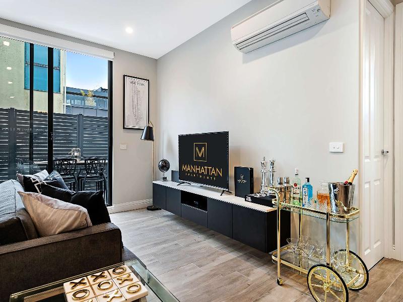 Manhattan Apartments Caulfield North image
