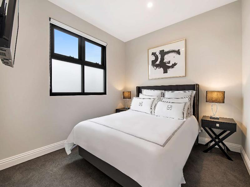 Manhattan Apartments Caulfield North image