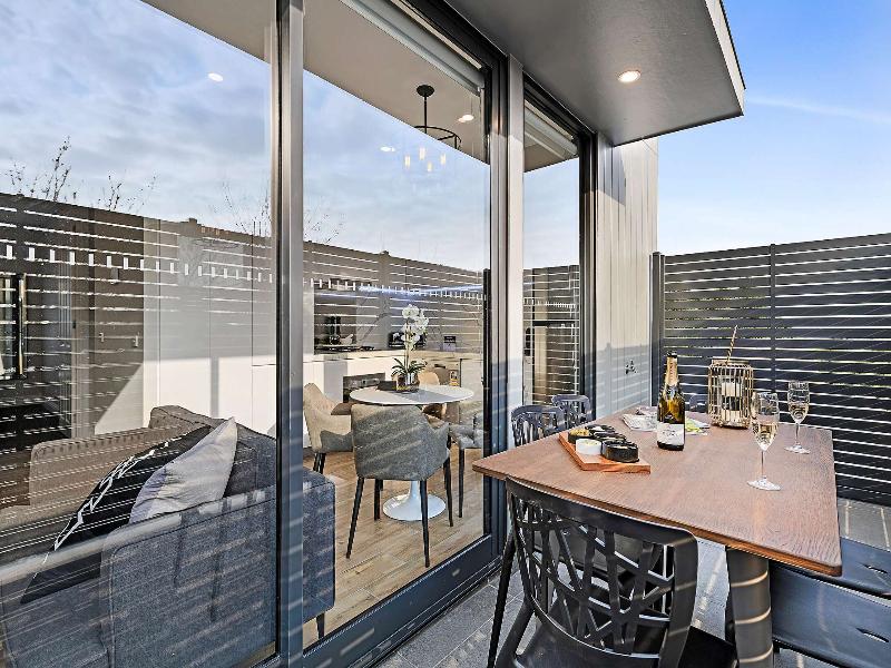 Manhattan Apartments Caulfield North image