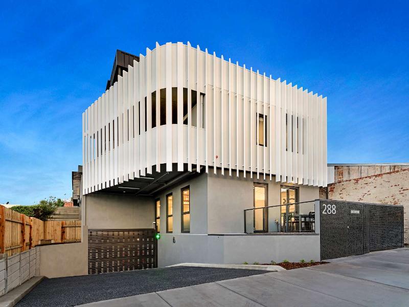 Manhattan Apartments Glen Iris image