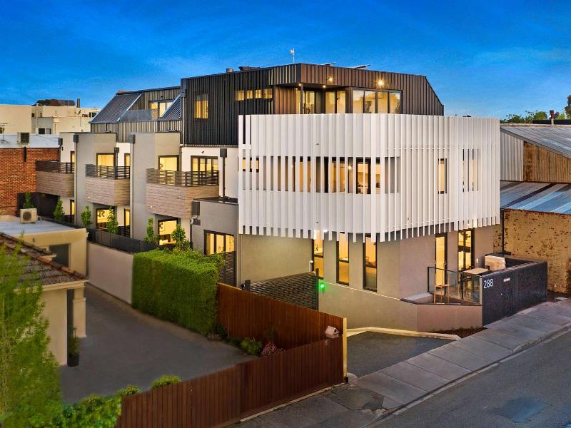 Manhattan Apartments Glen Iris image
