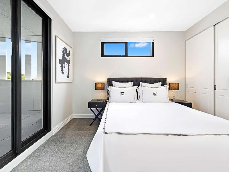 Manhattan Apartments Glen Iris image