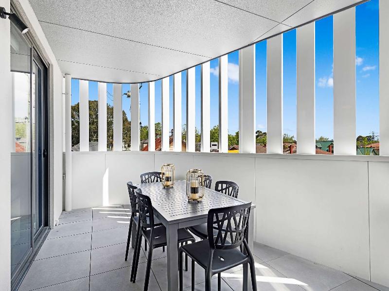 Manhattan Apartments Glen Iris image