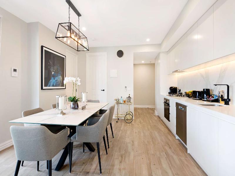 Manhattan Apartments Glen Iris image