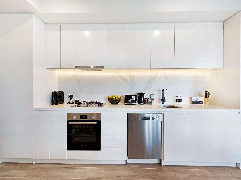 Manhattan Apartments Glen Iris image