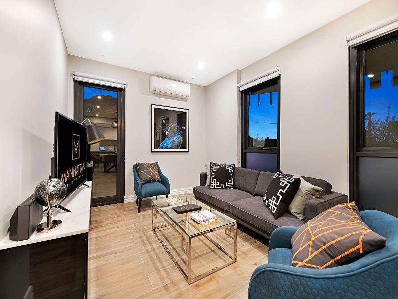 Manhattan Apartments Glen Iris image