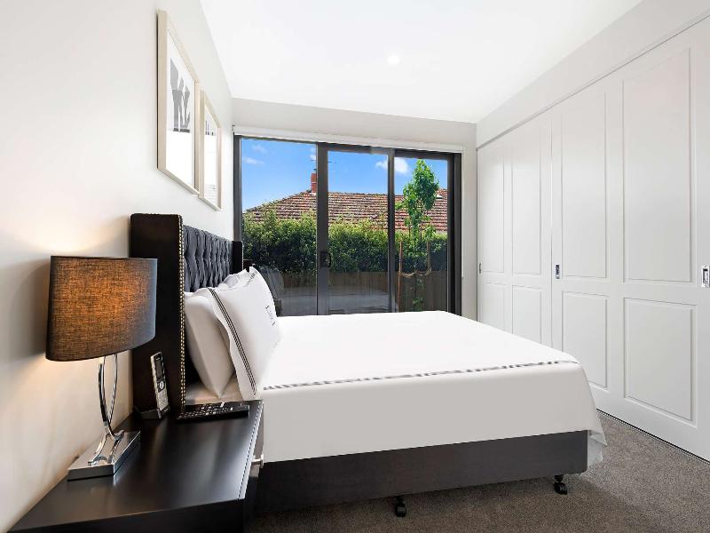 Manhattan Apartments Glen Iris image