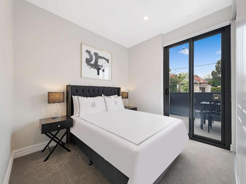 Manhattan Apartments Glen Iris image