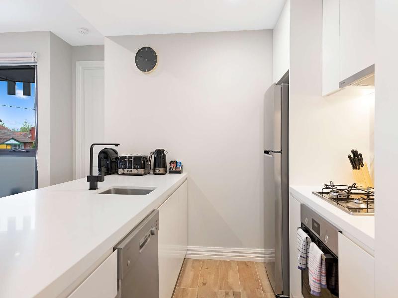 Manhattan Apartments Glen Iris image