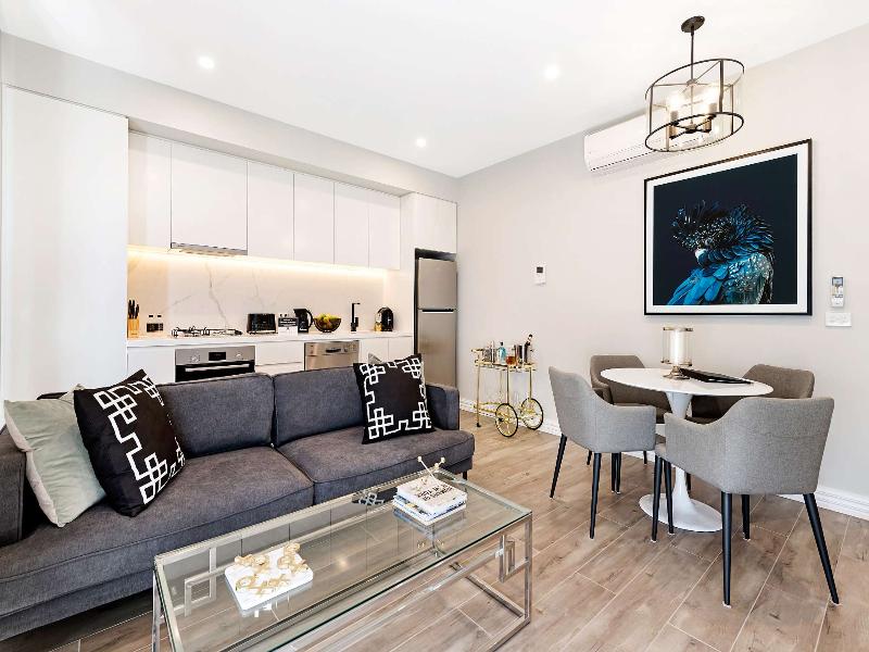 Manhattan Apartments Glen Iris image