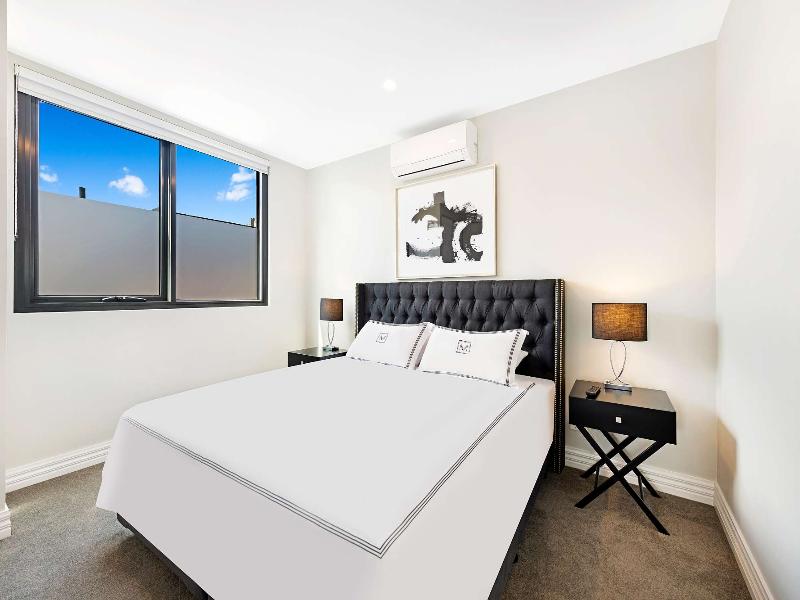Manhattan Apartments Glen Iris image
