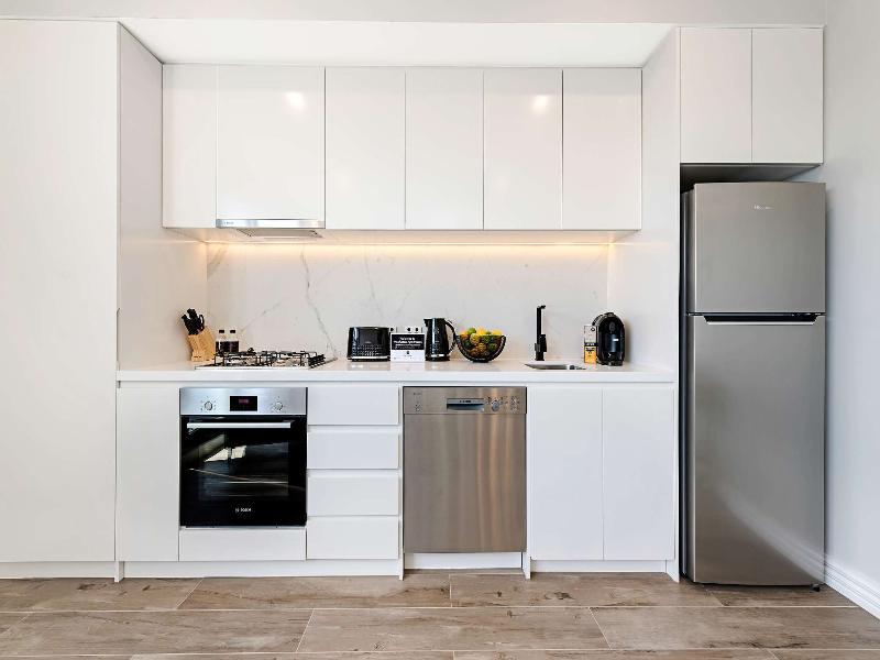 Manhattan Apartments Glen Iris image