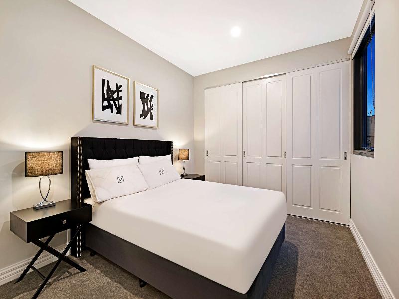 Manhattan Apartments Glen Iris image