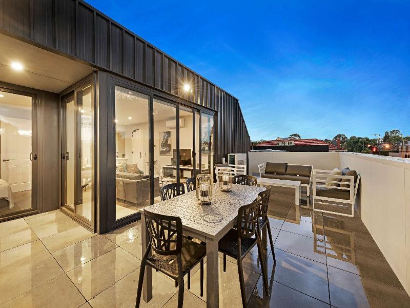 Manhattan Apartments Glen Iris image