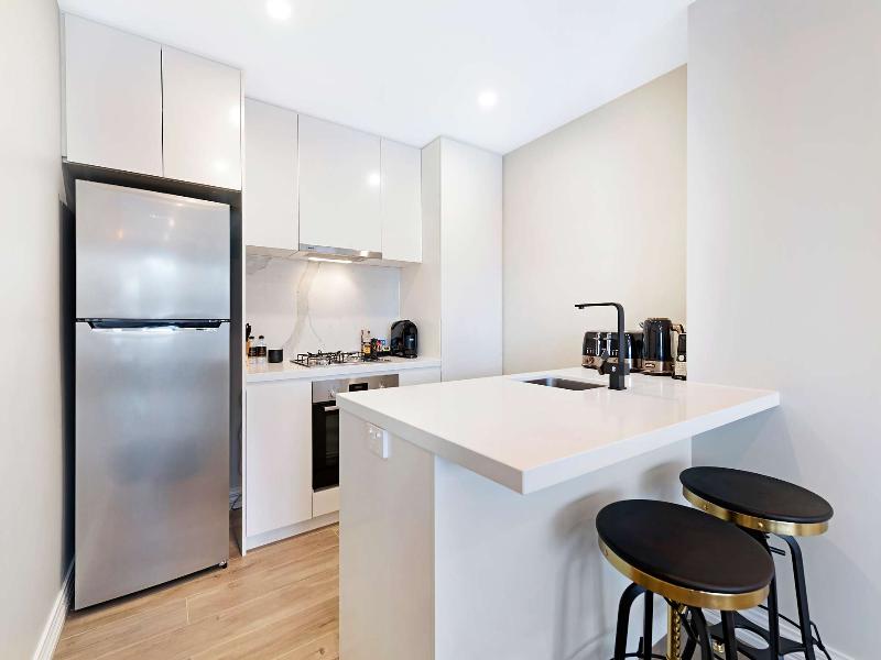 Manhattan Apartments Glen Iris image