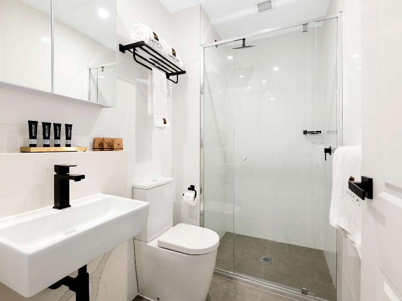 Manhattan Apartments Glen Iris image