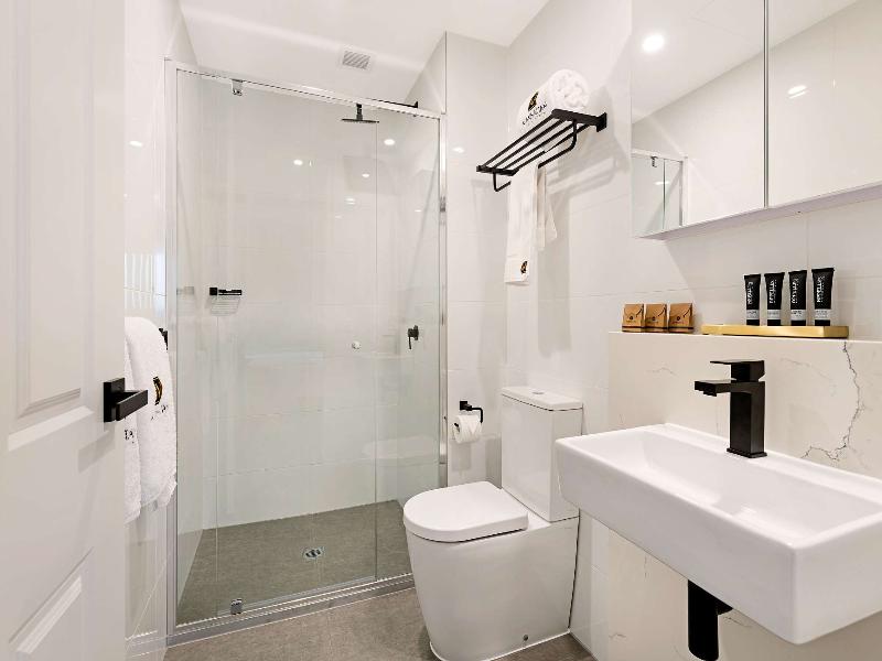 Manhattan Apartments Glen Iris image