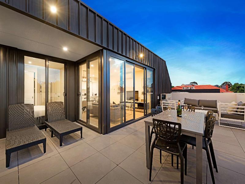 Manhattan Apartments Glen Iris image