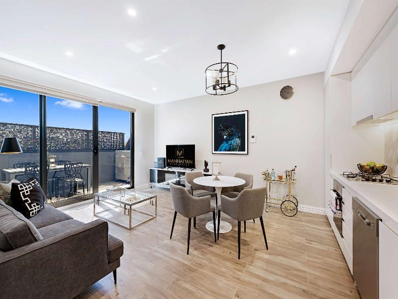 Manhattan Apartments Glen Iris image