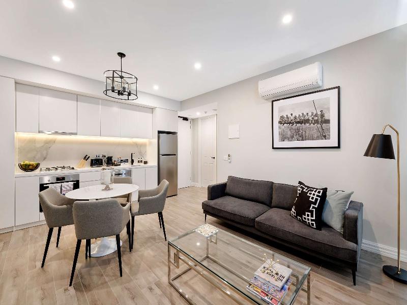 Manhattan Apartments Glen Iris image