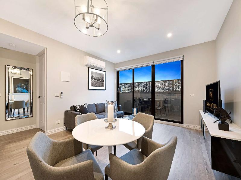 Manhattan Apartments Glen Iris image