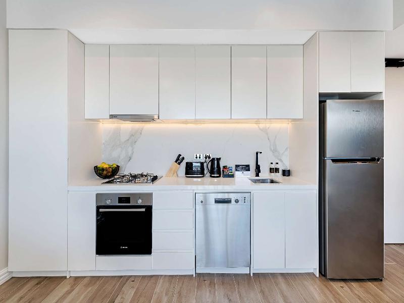 Manhattan Apartments Glen Iris image