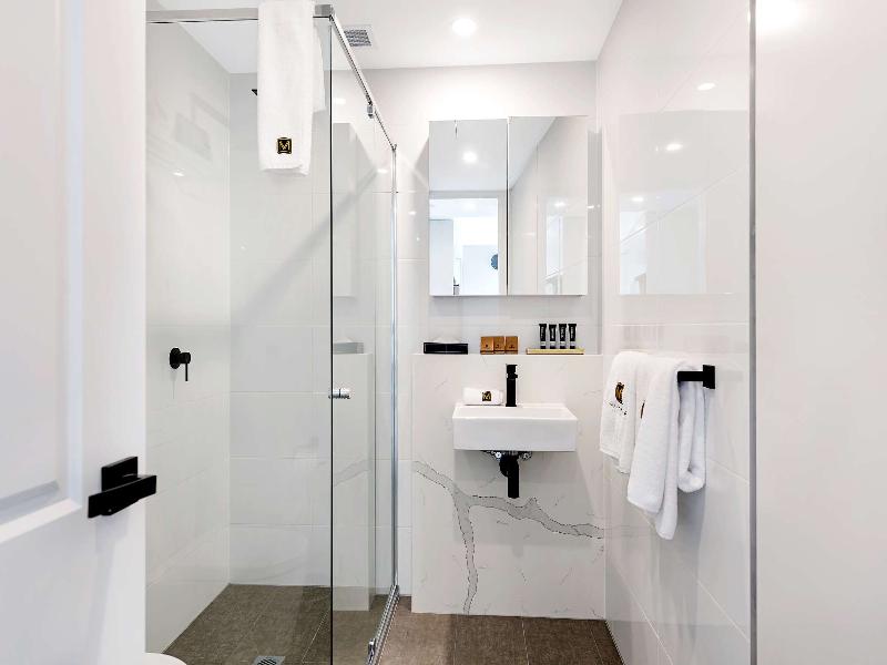 Manhattan Apartments Glen Iris image