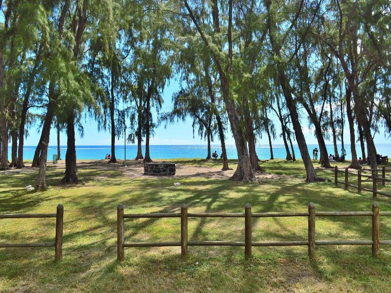 Paradya Beach Apartments image