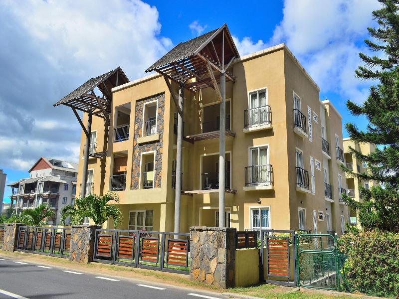 Paradya Beach Apartments image