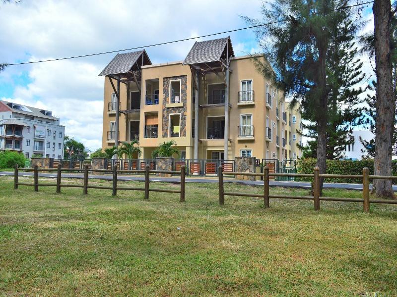 Paradya Beach Apartments image