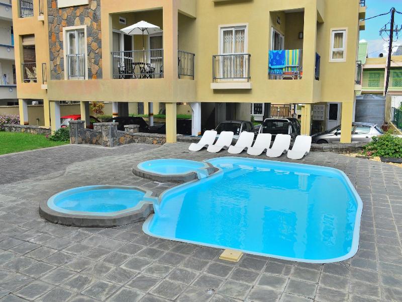 Paradya Beach Apartments image